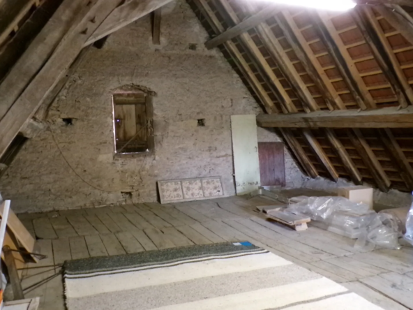 Maison avec deux appartements indépendants à Ainay-le-Château 