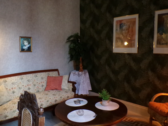 Maison avec deux appartements indépendants à Ainay-le-Château 