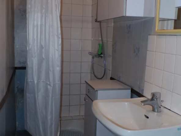 Maison avec deux appartements indépendants à Ainay-le-Château 