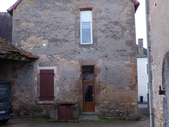 Maison avec deux appartements indépendants à Ainay-le-Château 