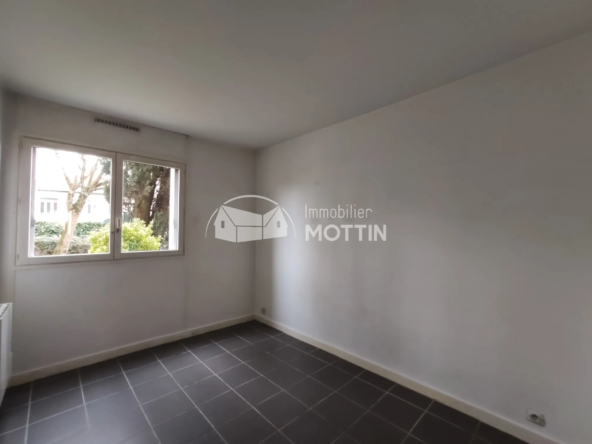 Appartement F2 avec Terrasse à Vitry-sur-Seine à Vendre 