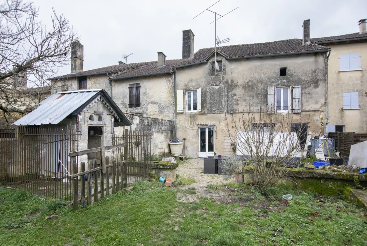 Maison en pierre au cœur de Mareuil avec jardin 
