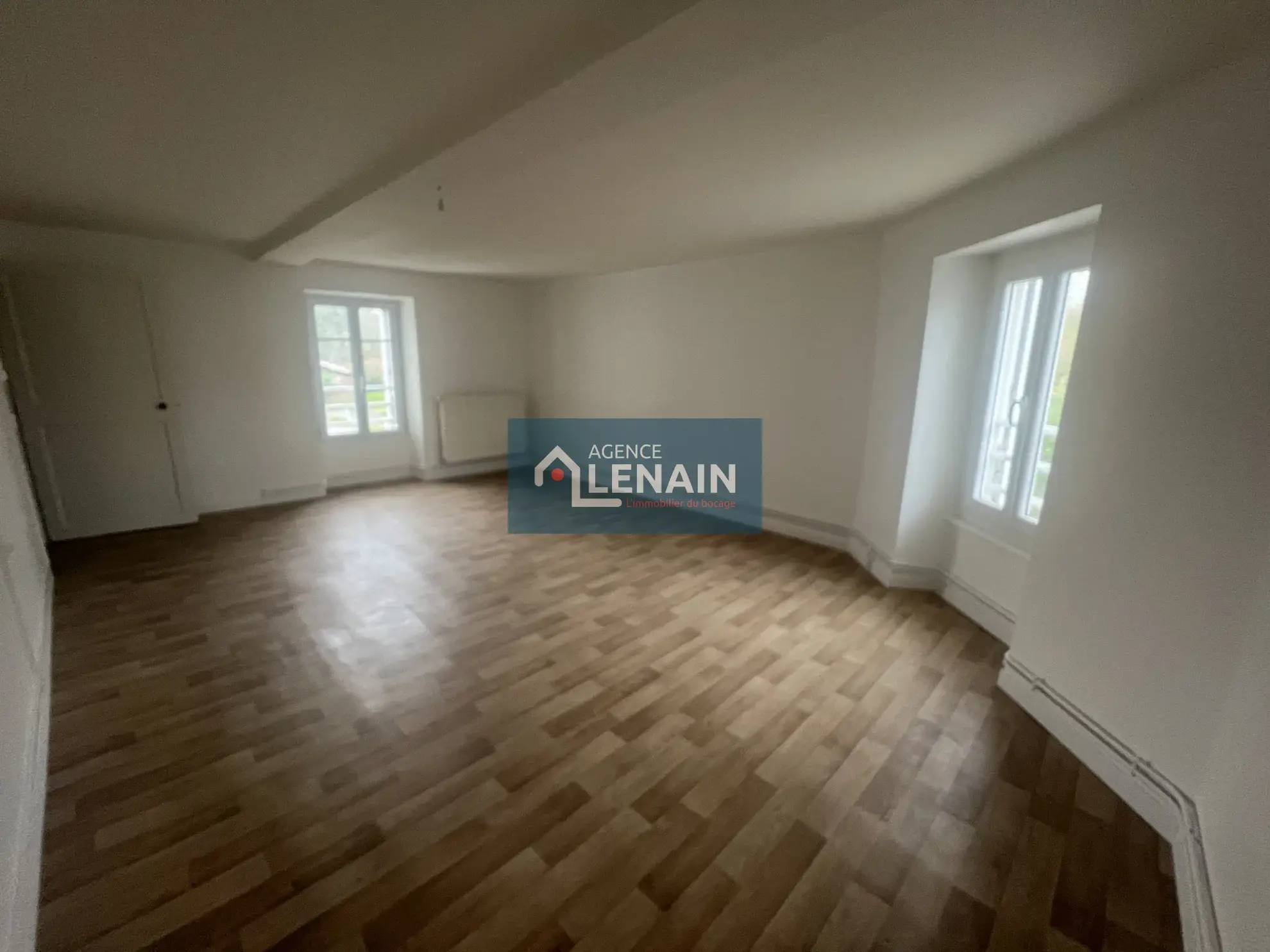 Maison Rénovée au Cœur du Village à Tallud Ste Gemme 