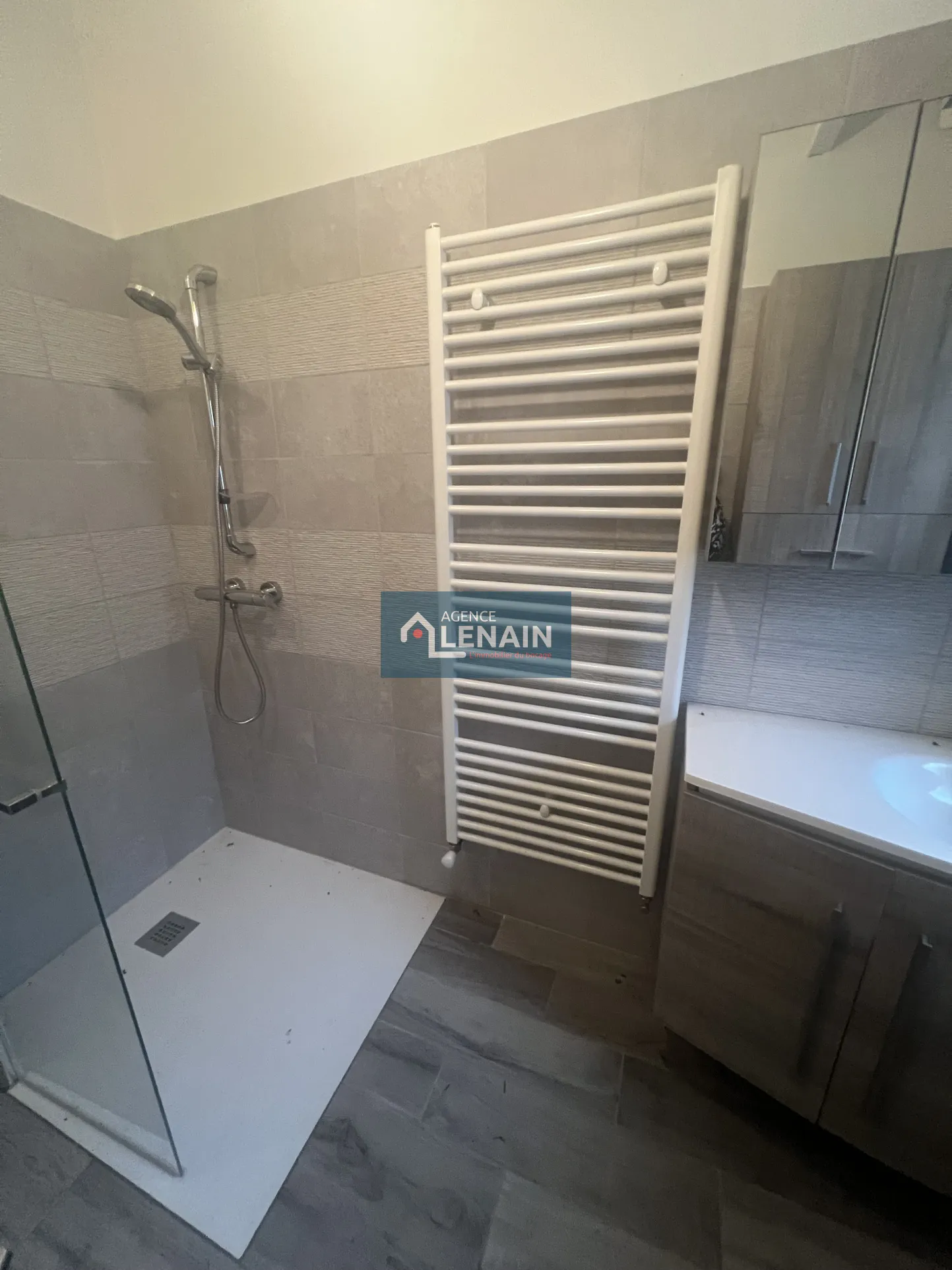 Maison Rénovée au Cœur du Village à Tallud Ste Gemme 