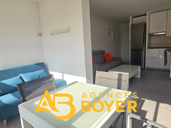 Studio rénové à Bandol avec aperçu mer et parking 