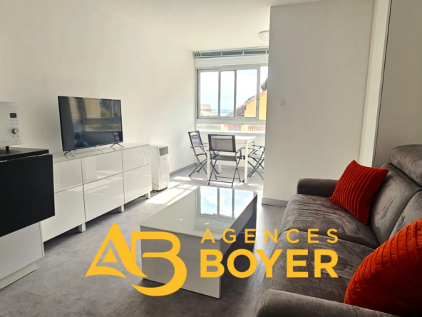 Studio rénové à Bandol avec aperçu mer et parking 