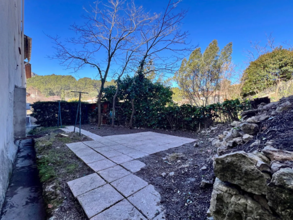 Maison de village T3 à Saint-Savournin avec jardin 