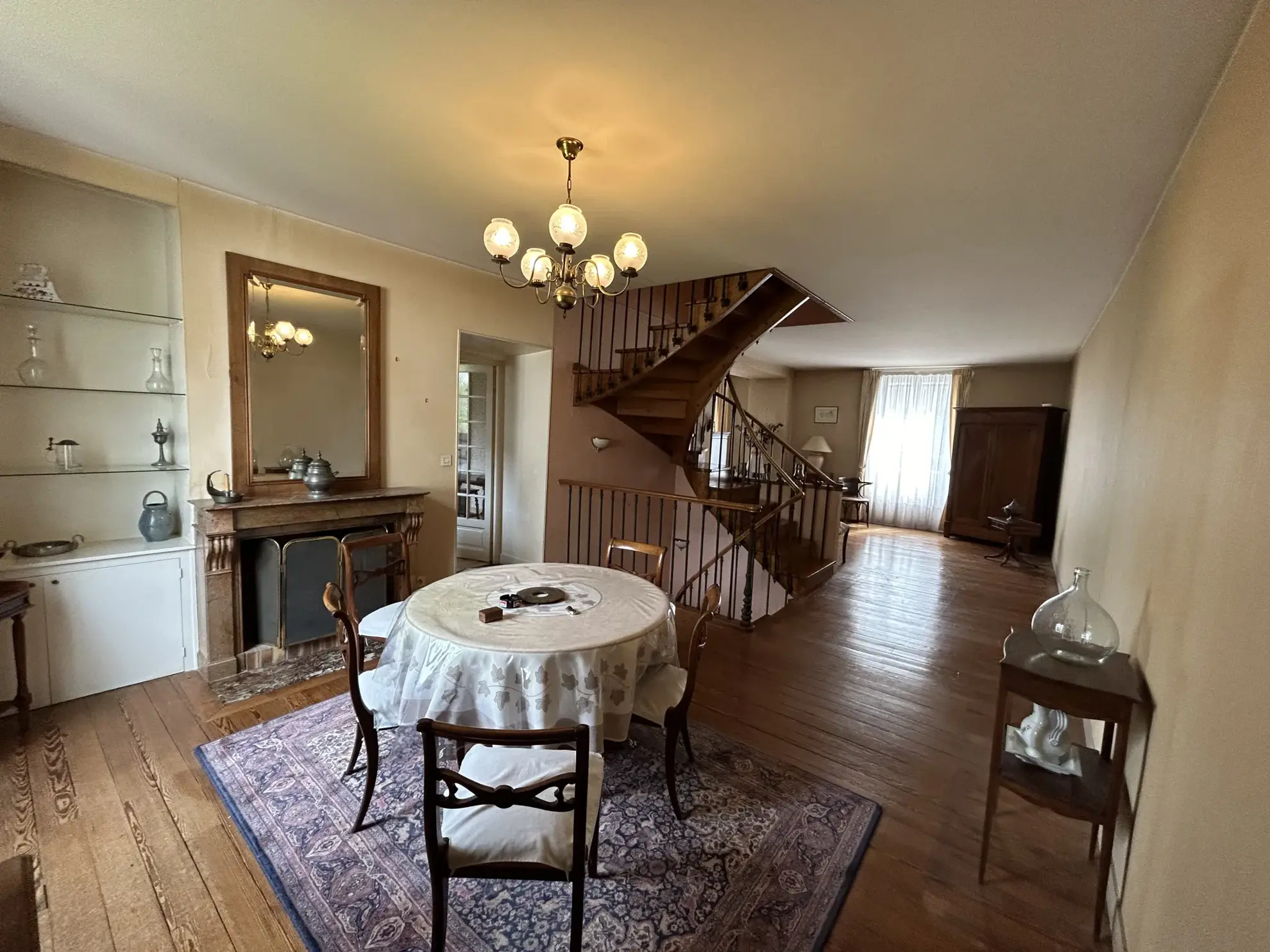 Maison de ville à Étampes avec dépendance et garages proche RER C 
