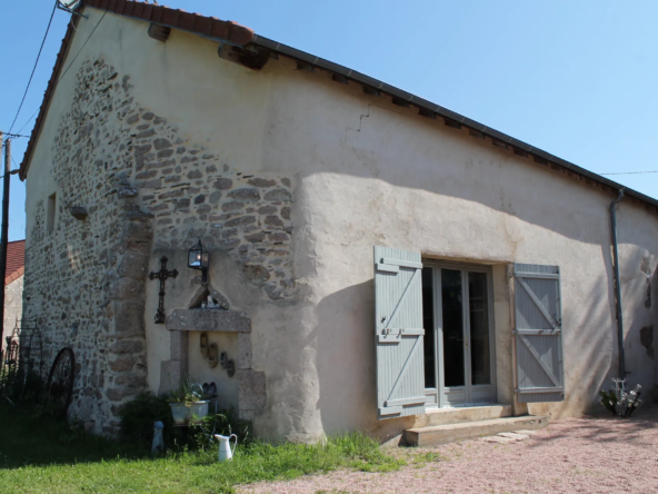 Maison de campagne avec gîte et grande grange à Echassières 
