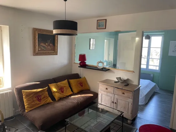 Immeuble avec Local Commercial et Appartement à St Mammes 