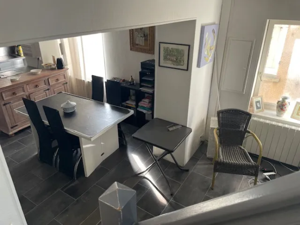 Immeuble avec Local Commercial et Appartement à St Mammes 
