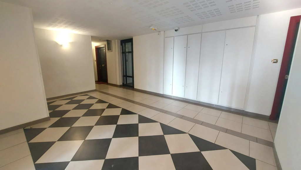 À Saint-Ouen-L'Aumône, grand appartement T3 avec balcon à vendre
