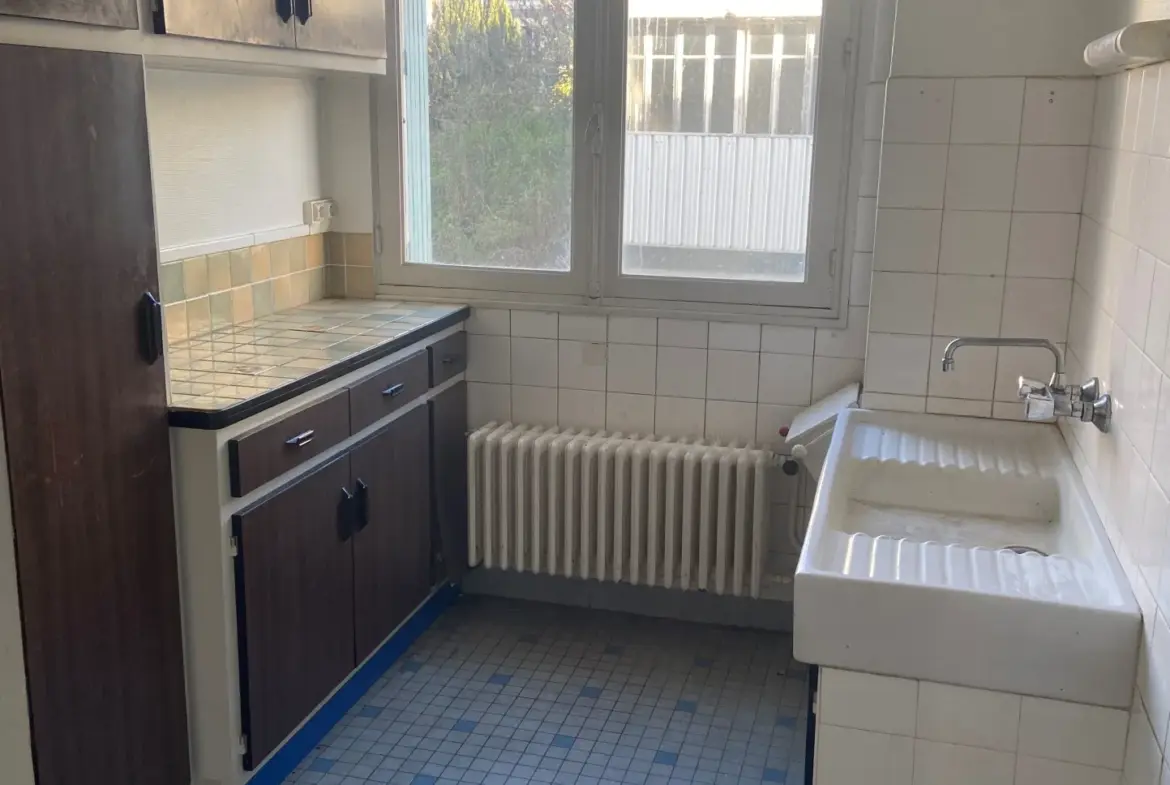 Appartement 2 chambres à vendre à Vierzon, idéalement situé proche du centre-ville 