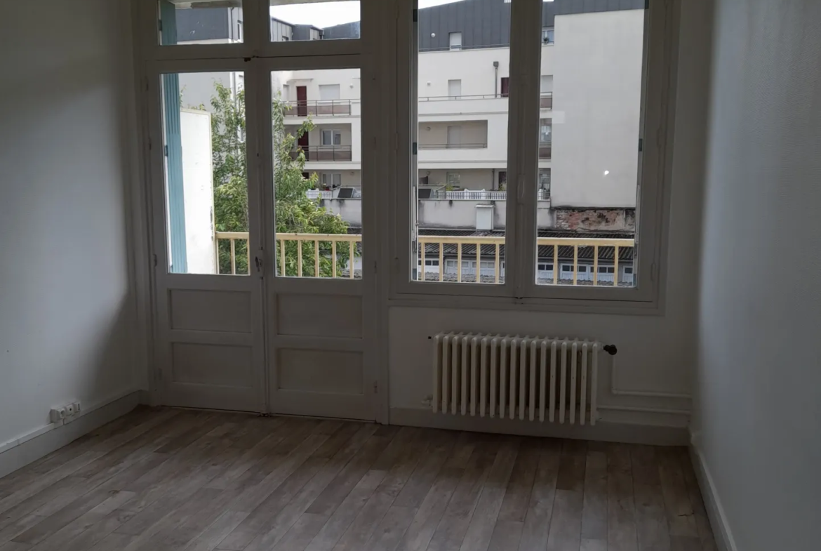Appartement 2 chambres à vendre à Vierzon, idéalement situé proche du centre-ville 