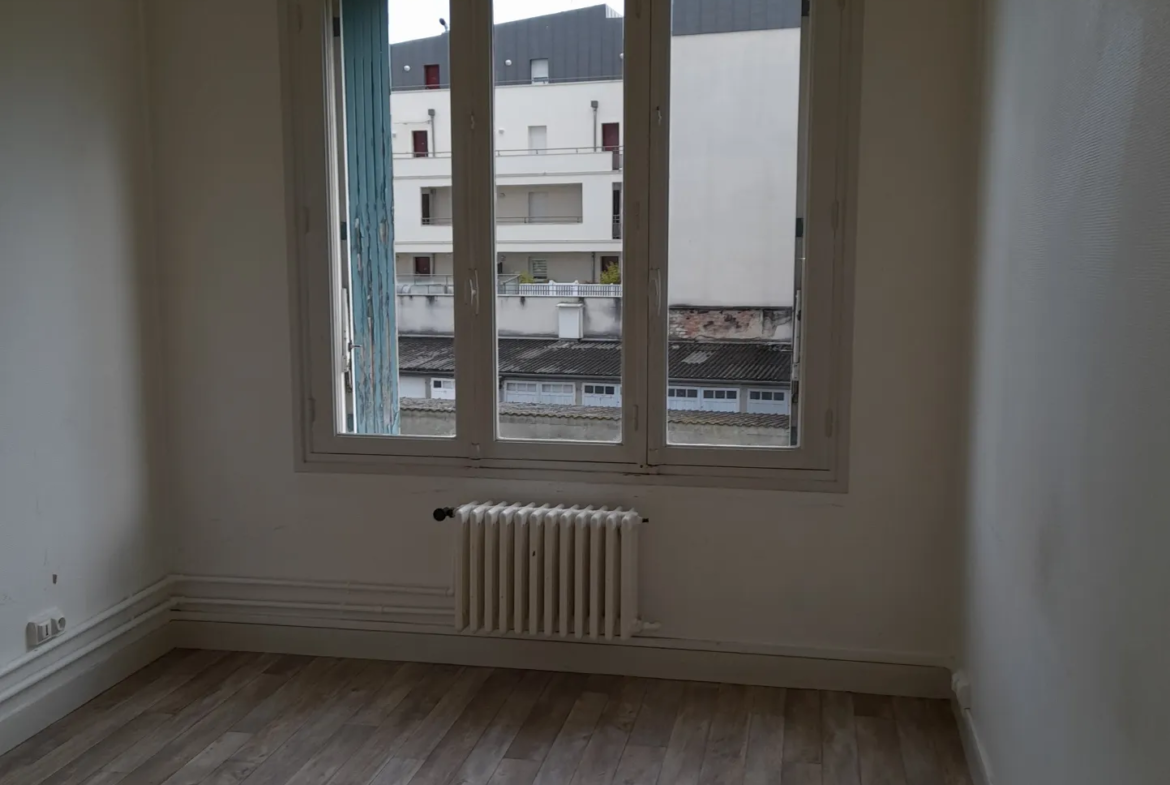 Appartement 2 chambres à vendre à Vierzon, idéalement situé proche du centre-ville 