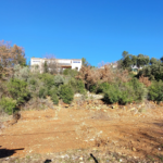 Terrain de 1800 m2 à Solliès-Toucas avec permis de construire
