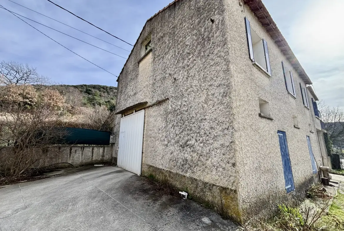 Maison en campagne avec nombreuses dépendances à Mollans-sur-Ouvèze 
