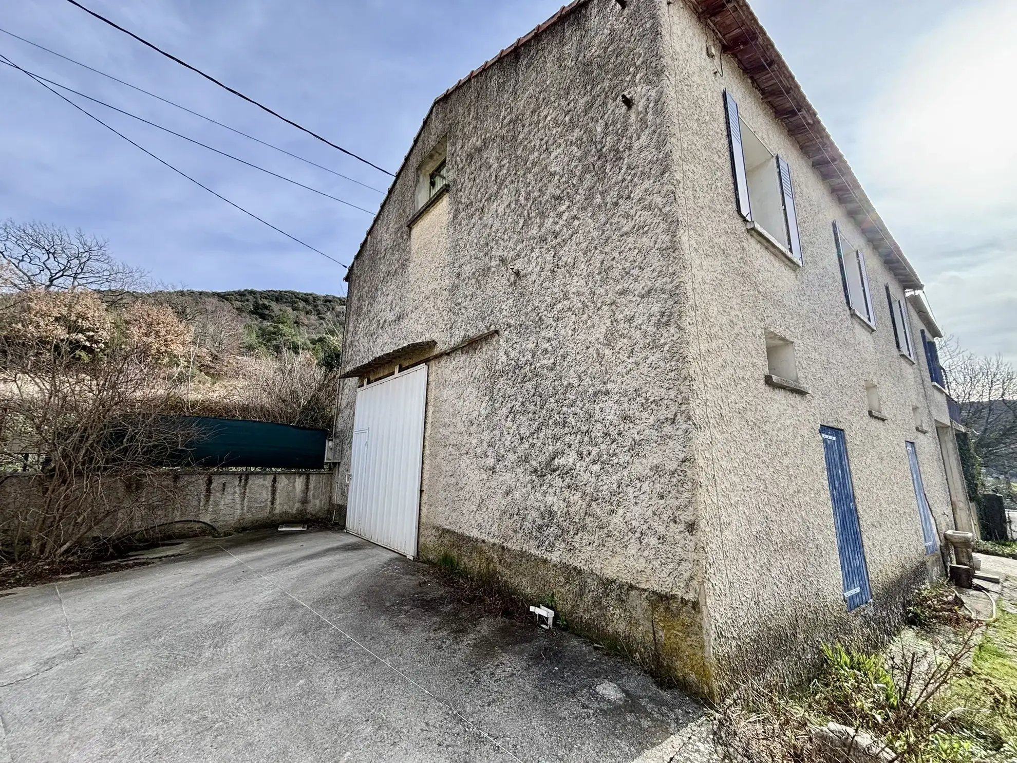 Maison en campagne avec nombreuses dépendances à Mollans-sur-Ouvèze 