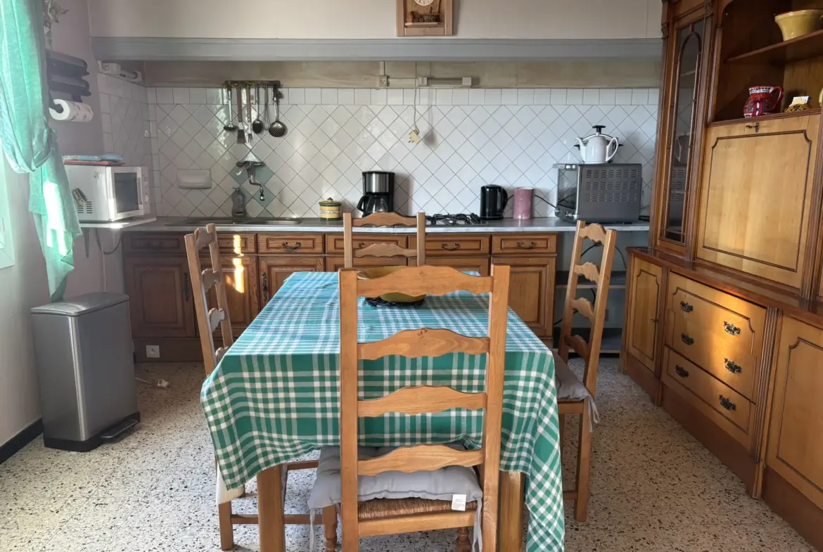 Maison en campagne avec nombreuses dépendances à Mollans-sur-Ouvèze 