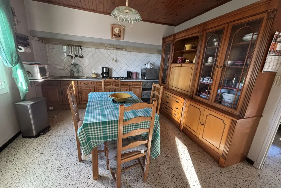 Maison en campagne avec nombreuses dépendances à Mollans-sur-Ouvèze 