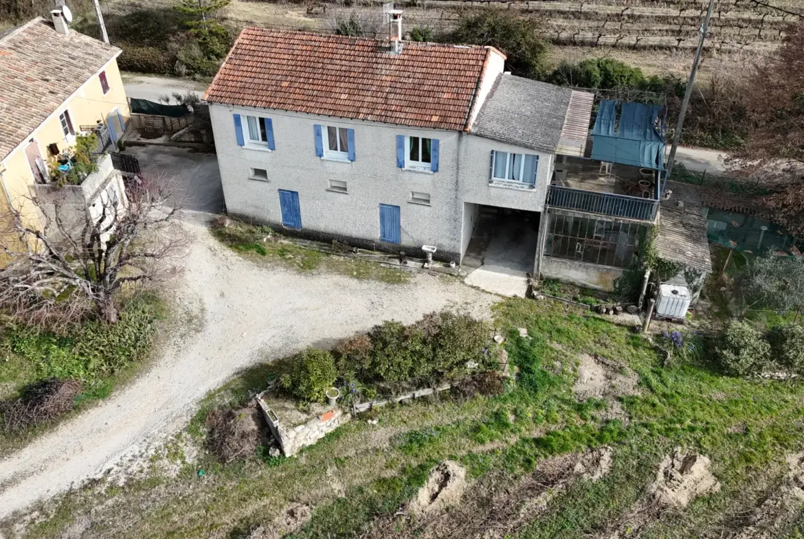 Maison en campagne avec nombreuses dépendances à Mollans-sur-Ouvèze 
