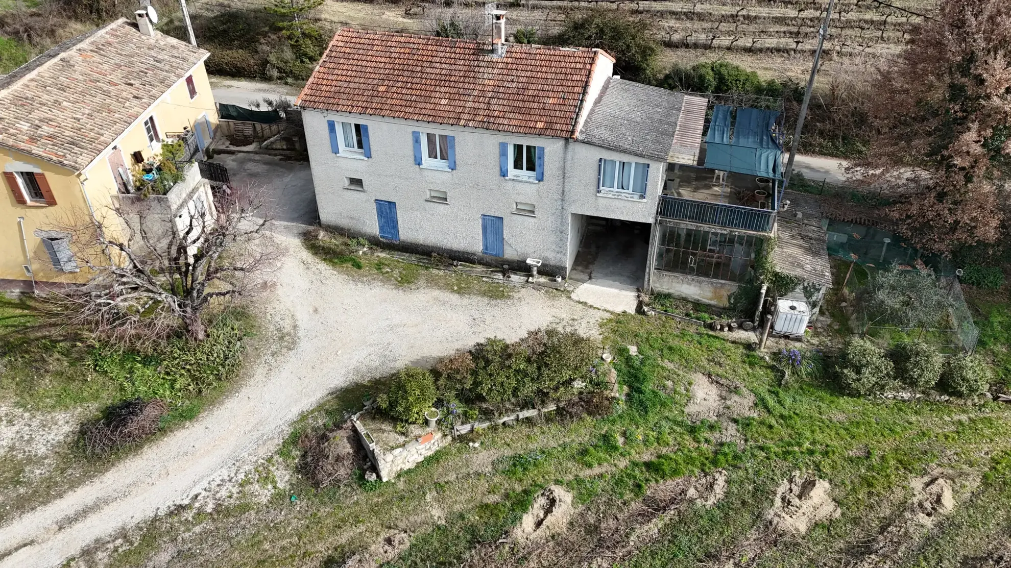 Maison en campagne avec nombreuses dépendances à Mollans-sur-Ouvèze 