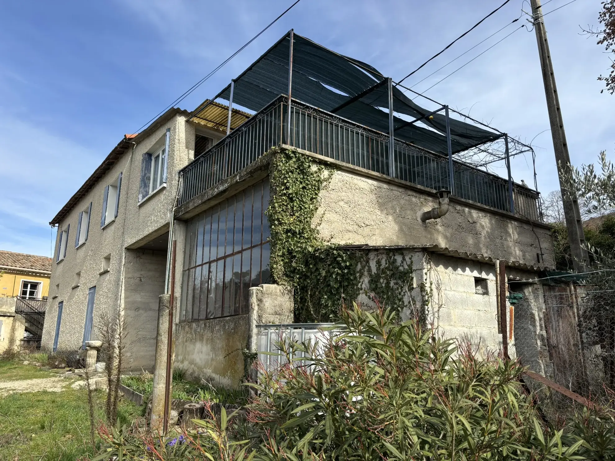 Maison en campagne avec nombreuses dépendances à Mollans-sur-Ouvèze 