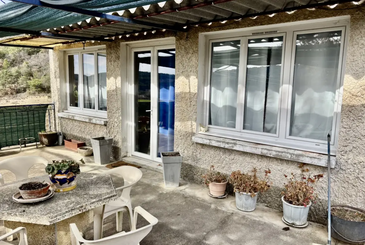 Maison en campagne avec nombreuses dépendances à Mollans-sur-Ouvèze 