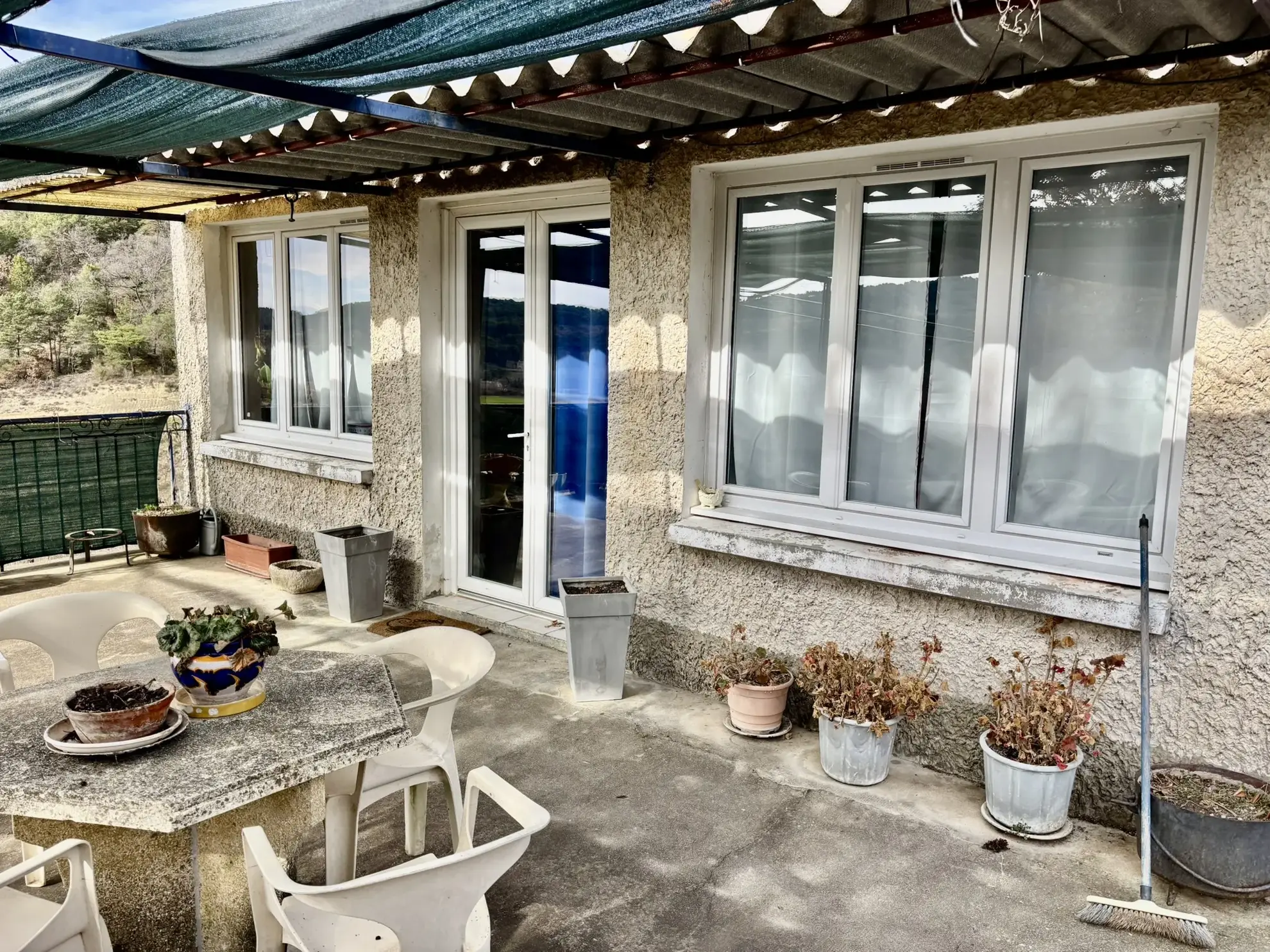 Maison en campagne avec nombreuses dépendances à Mollans-sur-Ouvèze 