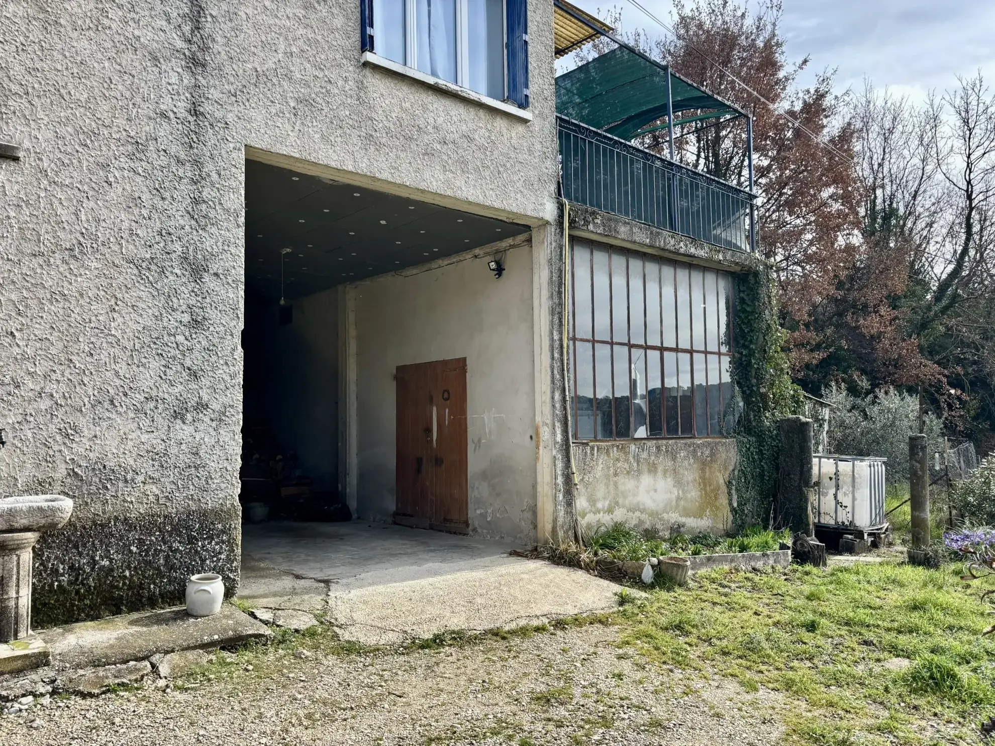 Maison en campagne avec nombreuses dépendances à Mollans-sur-Ouvèze 