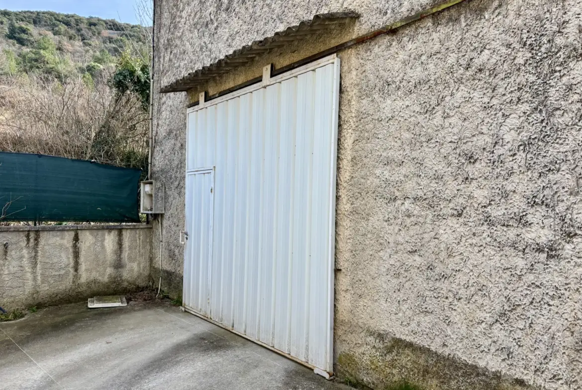 Maison en campagne avec nombreuses dépendances à Mollans-sur-Ouvèze 
