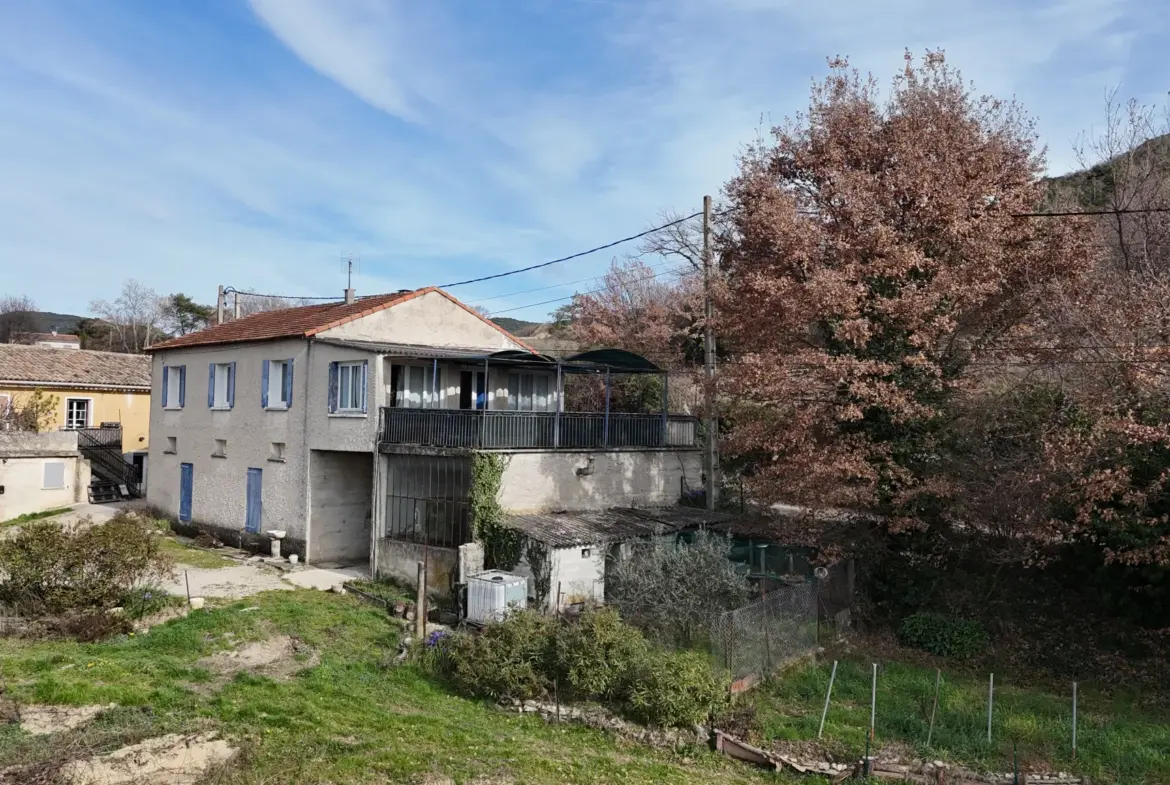 Maison en campagne avec nombreuses dépendances à Mollans-sur-Ouvèze 