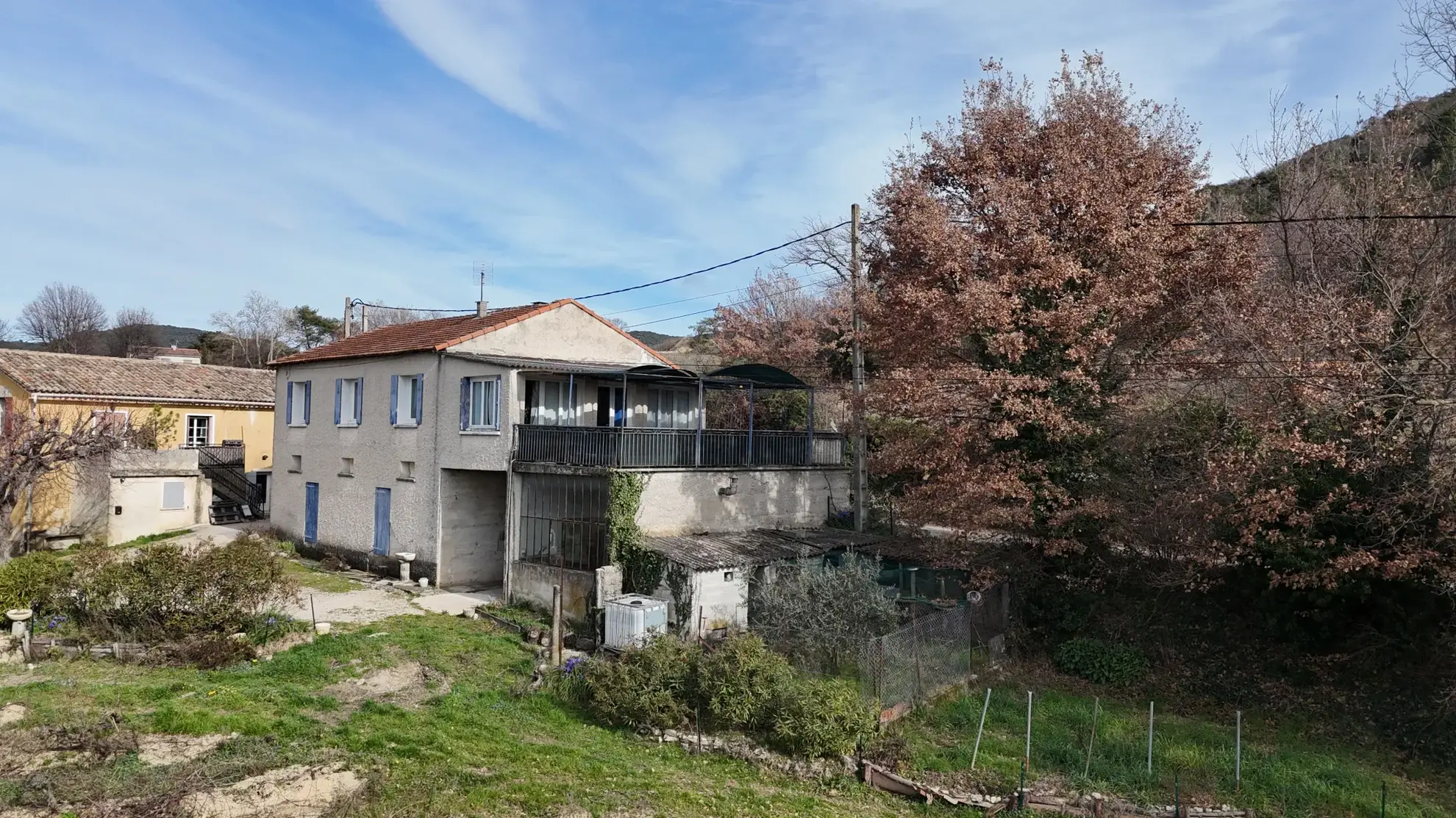 Maison en campagne avec nombreuses dépendances à Mollans-sur-Ouvèze 