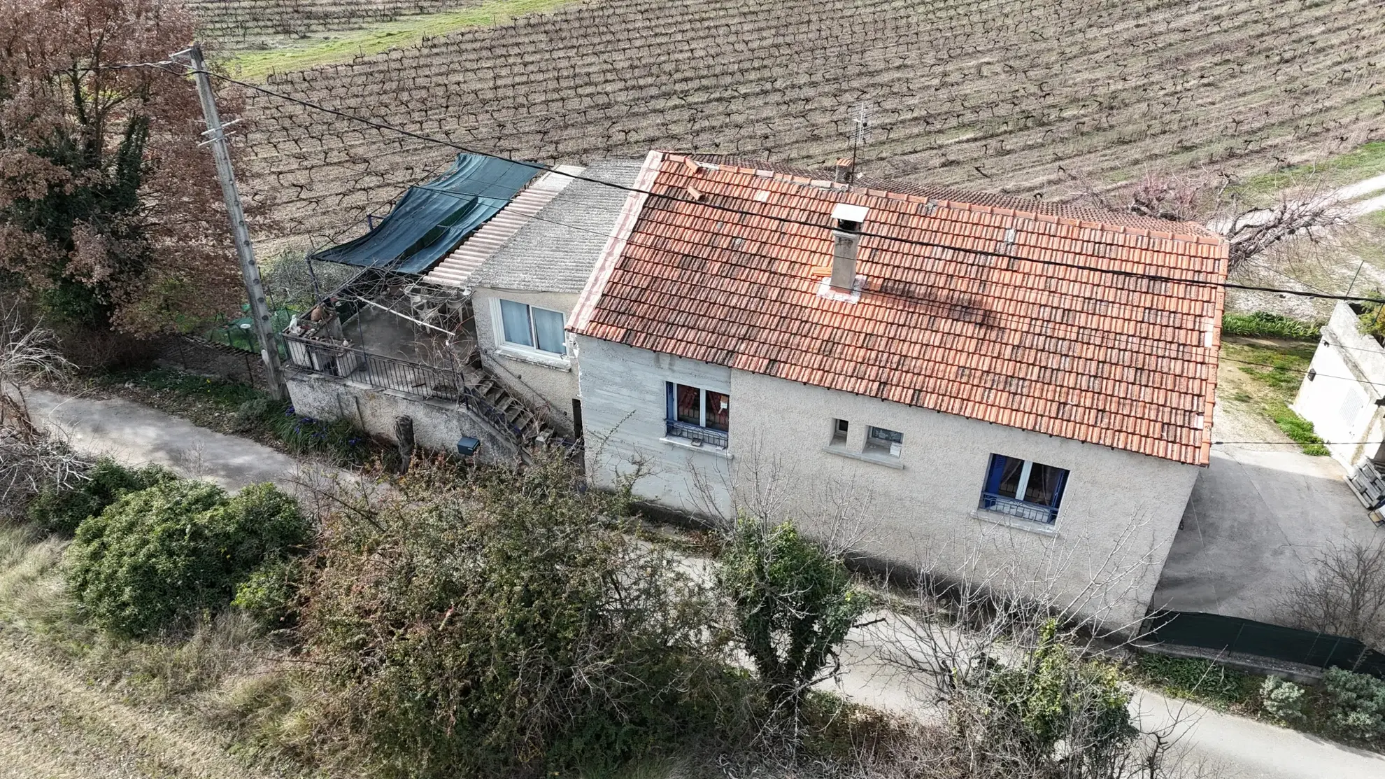 Maison en campagne avec nombreuses dépendances à Mollans-sur-Ouvèze 