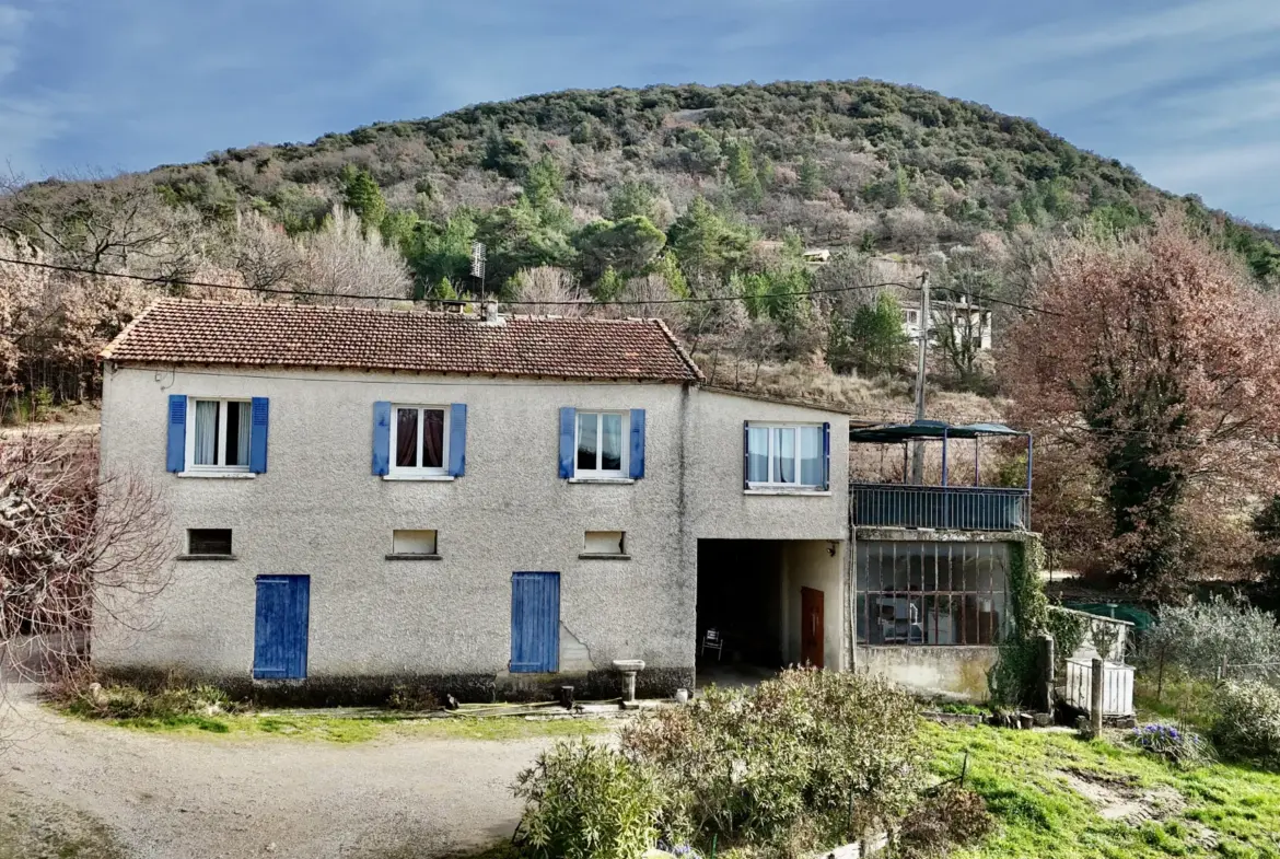 Maison en campagne avec nombreuses dépendances à Mollans-sur-Ouvèze 