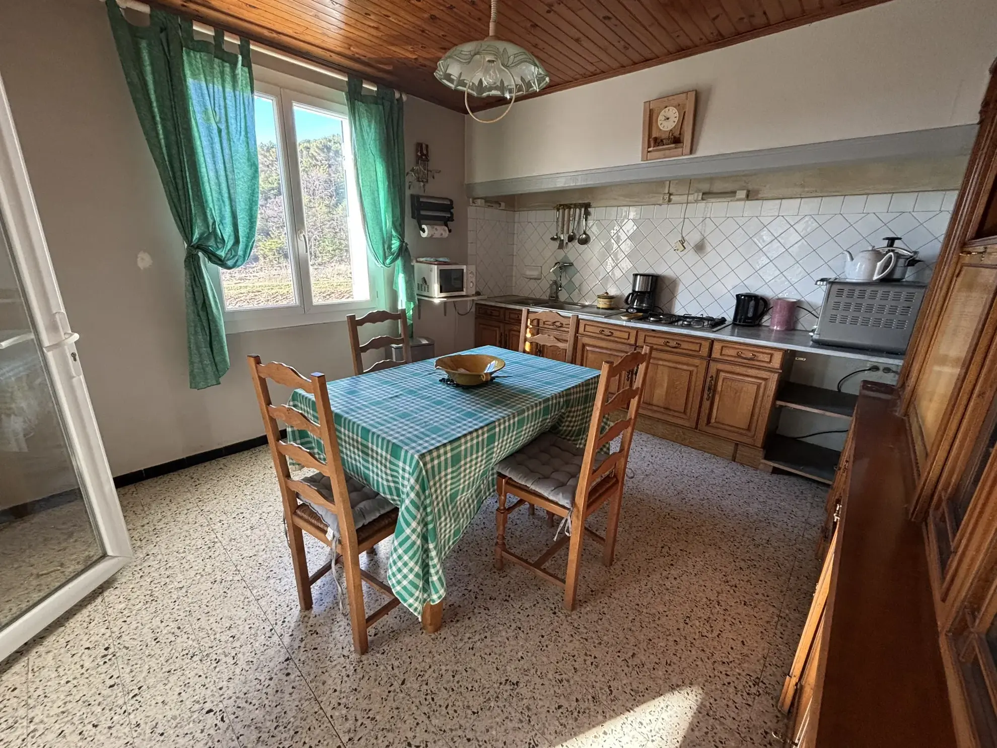 Maison en campagne avec nombreuses dépendances à Mollans-sur-Ouvèze 