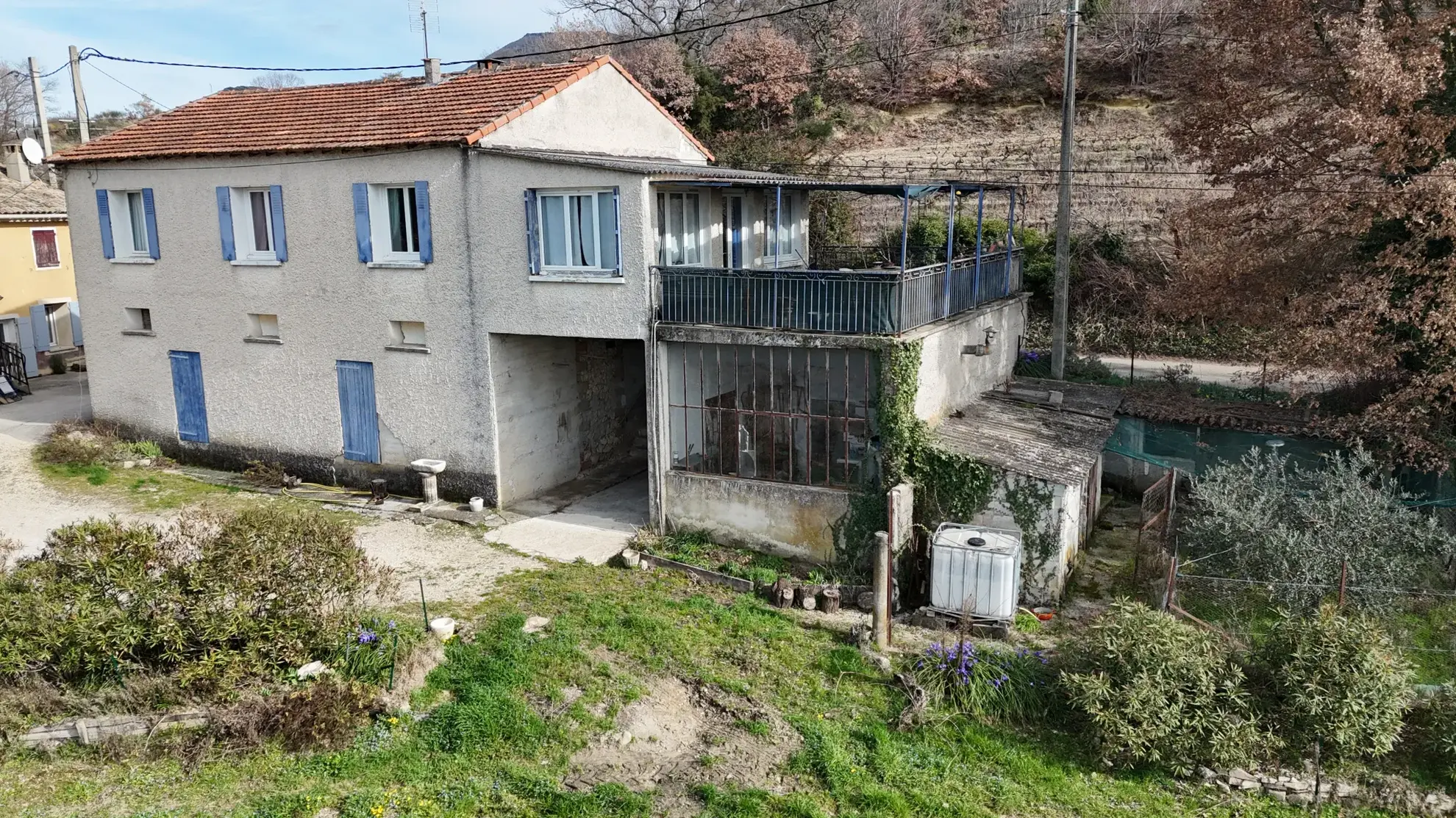 Maison en campagne avec nombreuses dépendances à Mollans-sur-Ouvèze 