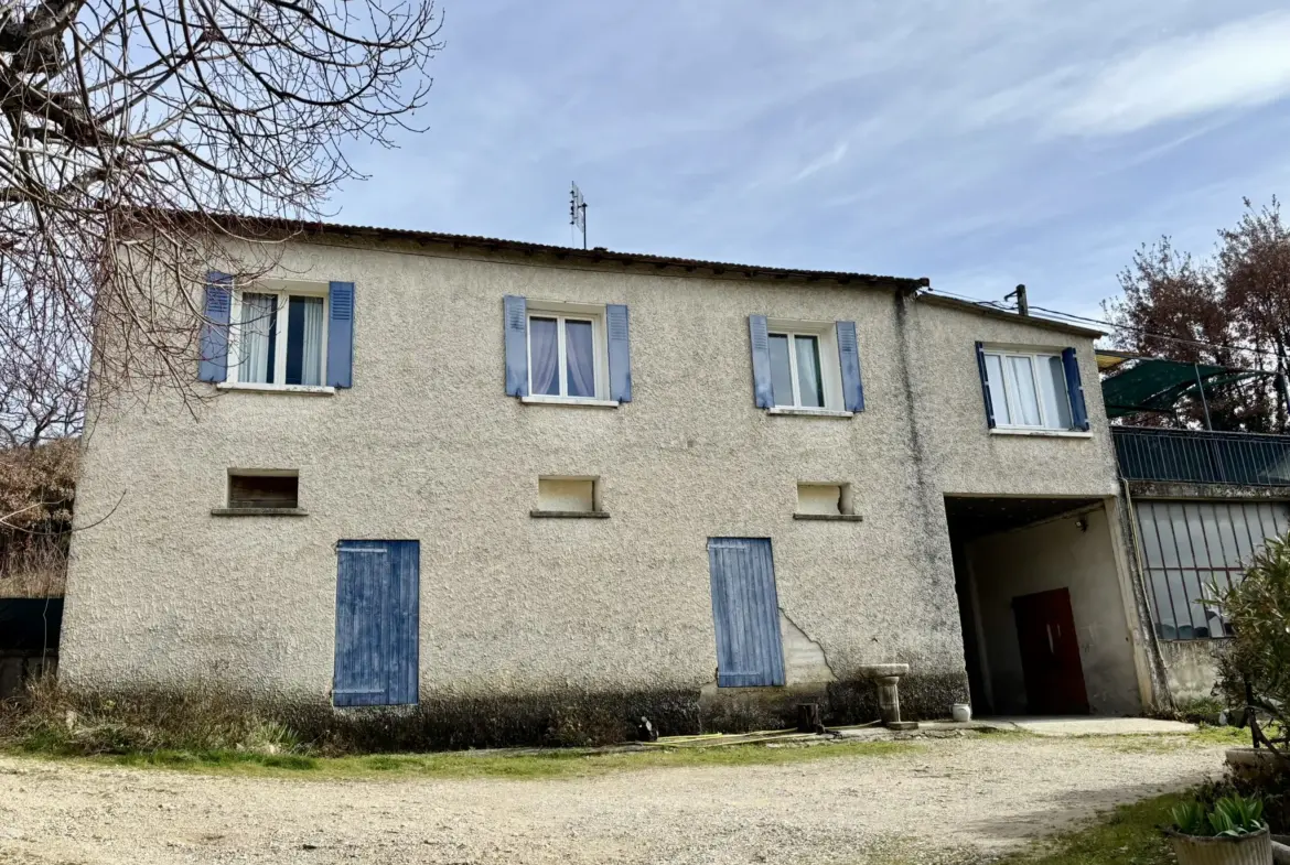 Maison en campagne avec nombreuses dépendances à Mollans-sur-Ouvèze 