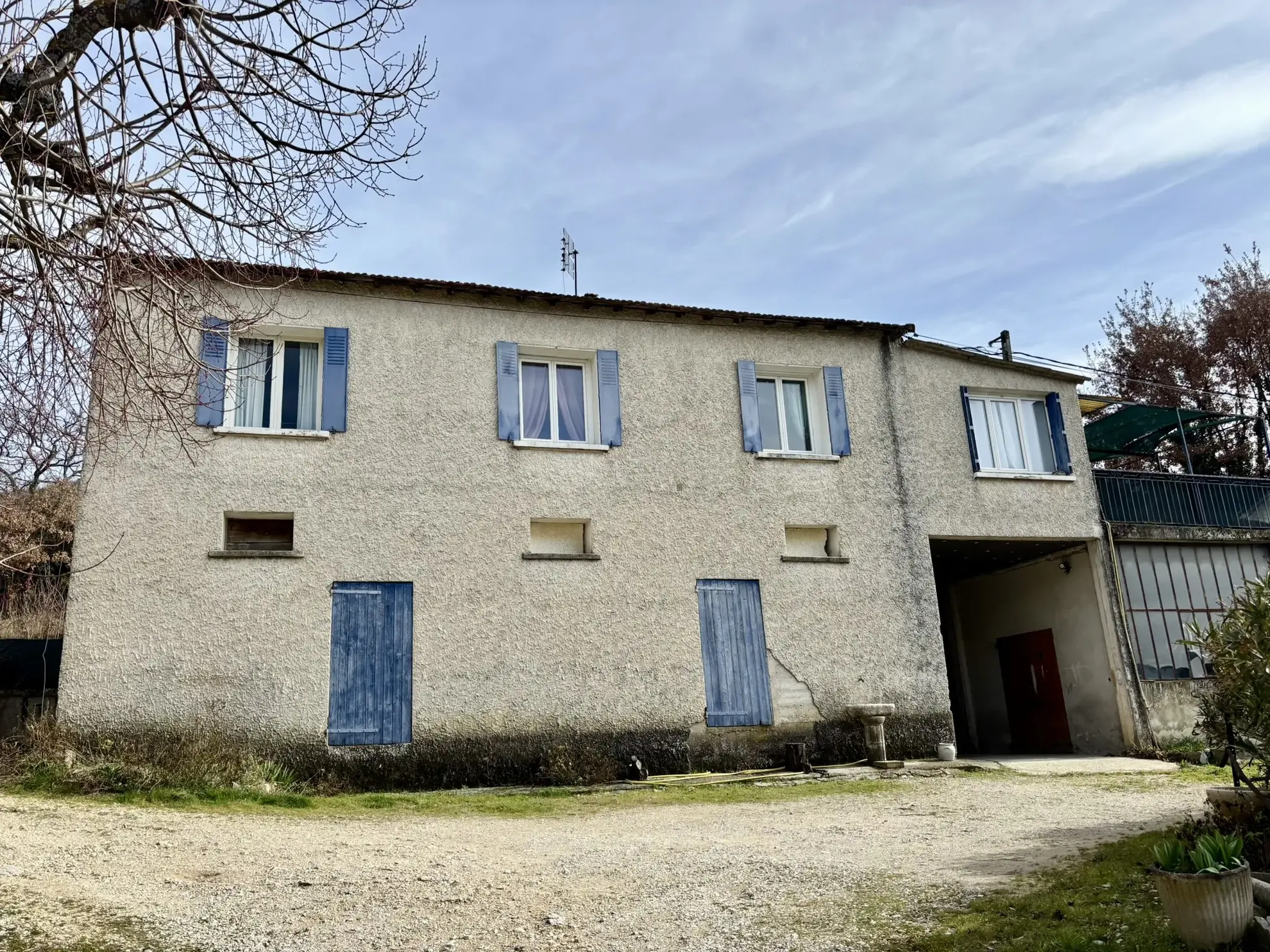 Maison en campagne avec nombreuses dépendances à Mollans-sur-Ouvèze 