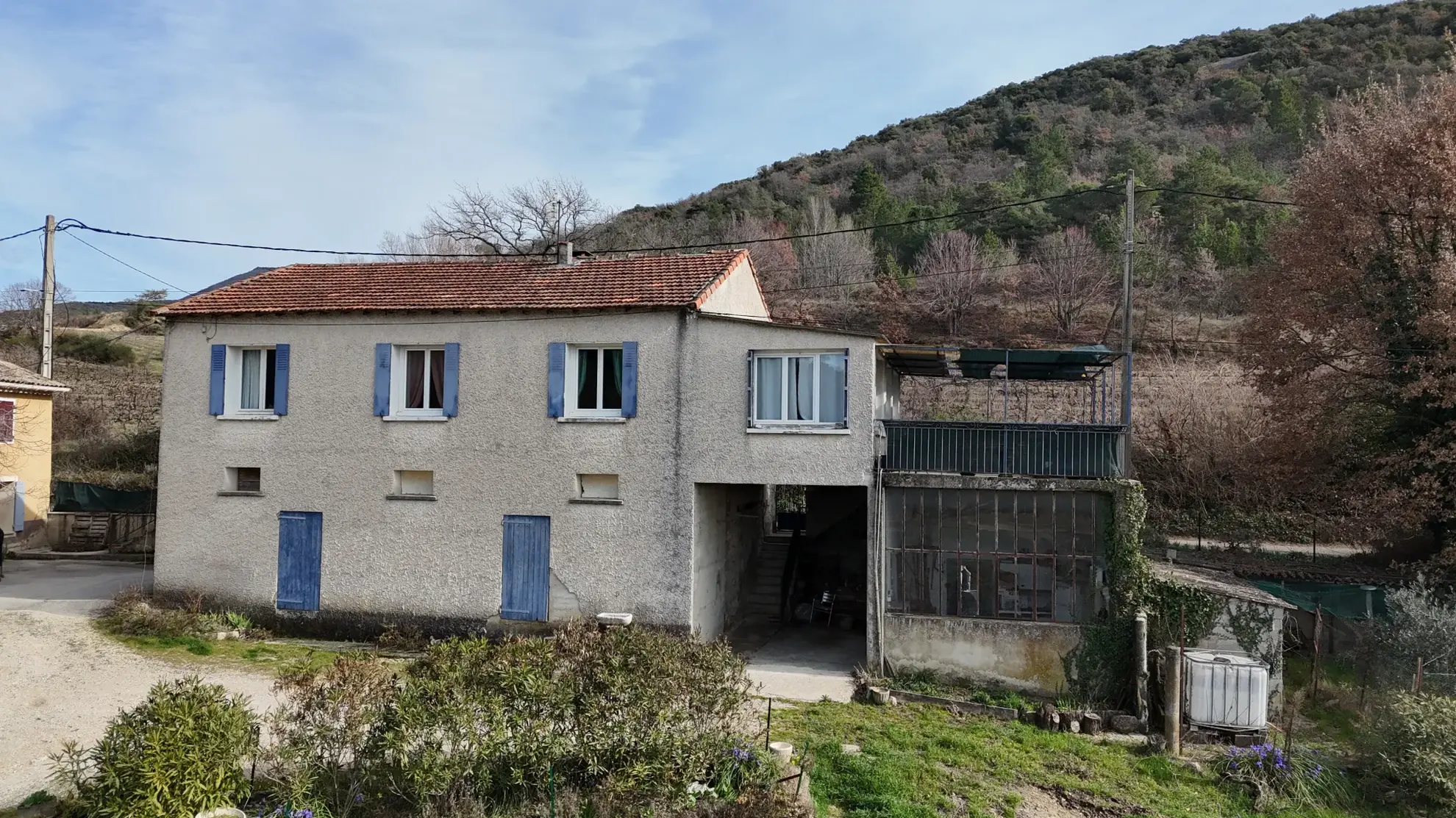 Maison en campagne avec nombreuses dépendances à Mollans-sur-Ouvèze 