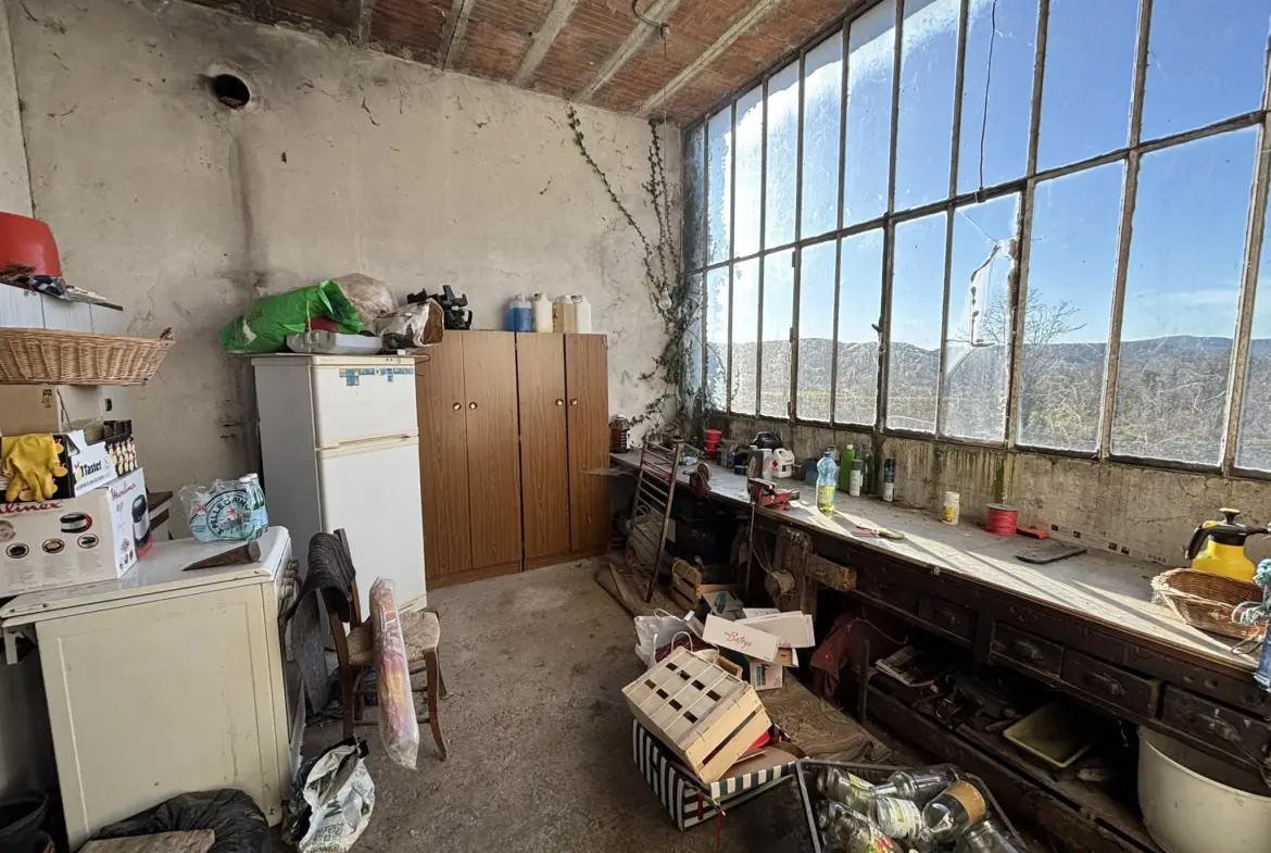 Maison en campagne avec nombreuses dépendances à Mollans-sur-Ouvèze 