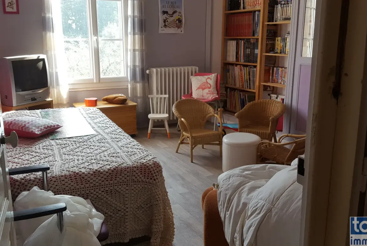 Immeuble mixte de 500 m² à Saint Saud Lacoussière - 5 chambres 
