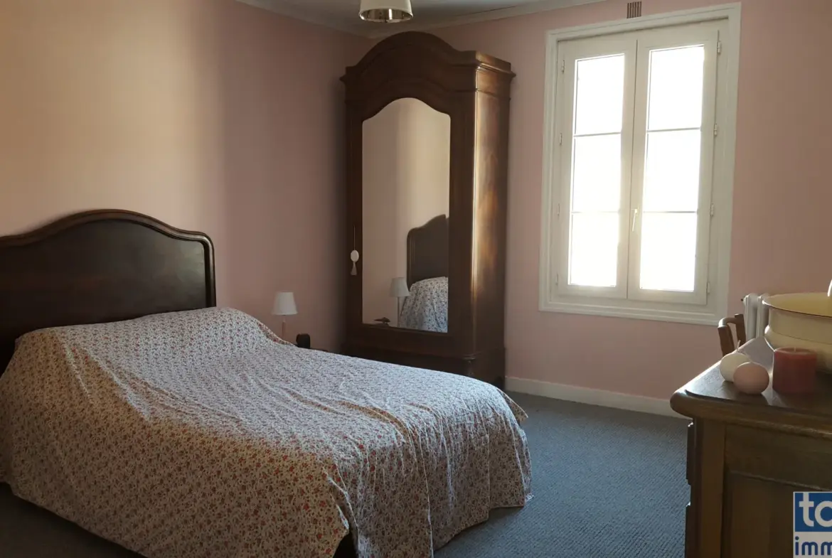 Immeuble mixte de 500 m² à Saint Saud Lacoussière - 5 chambres 