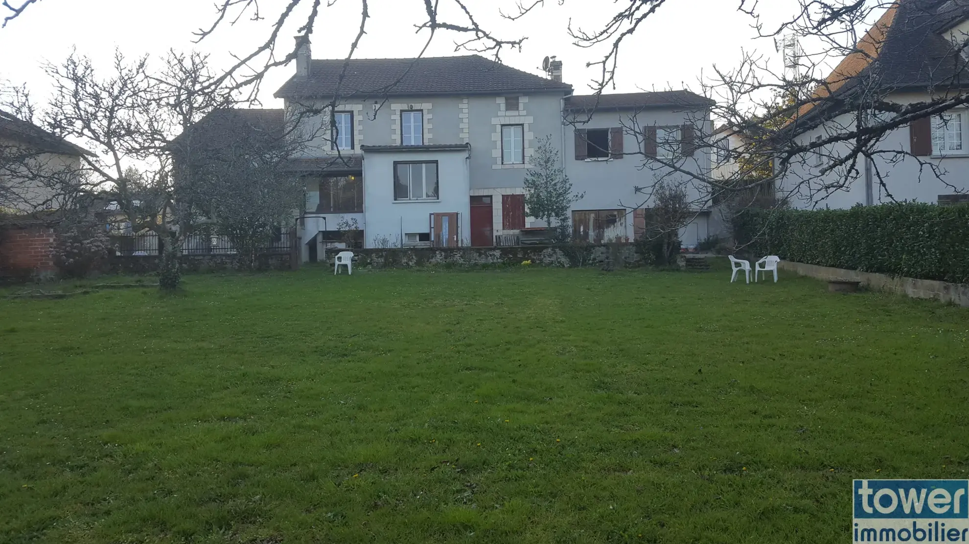 Immeuble mixte de 500 m² à Saint Saud Lacoussière - 5 chambres 