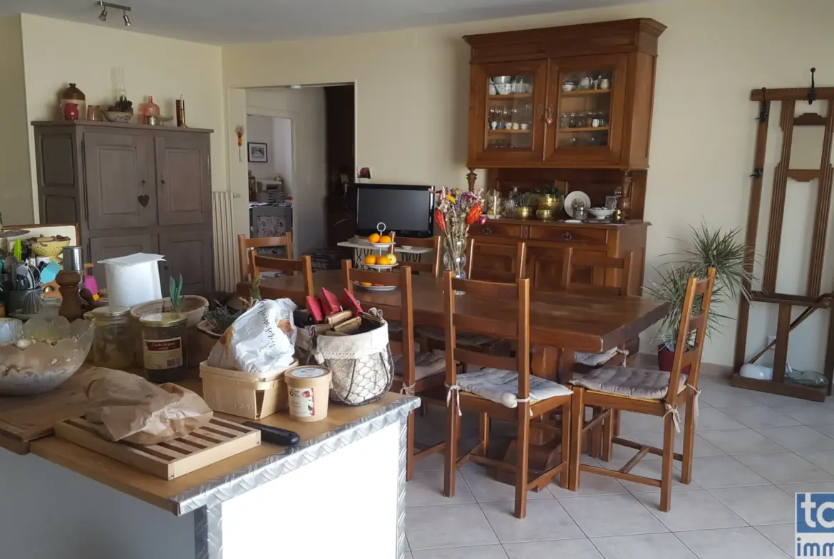 Immeuble mixte de 500 m² à Saint Saud Lacoussière - 5 chambres 