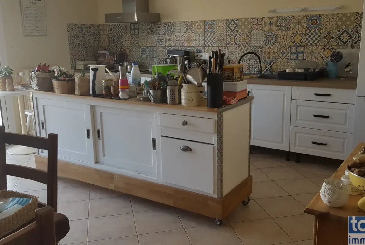 Immeuble mixte de 500 m² à Saint Saud Lacoussière - 5 chambres 