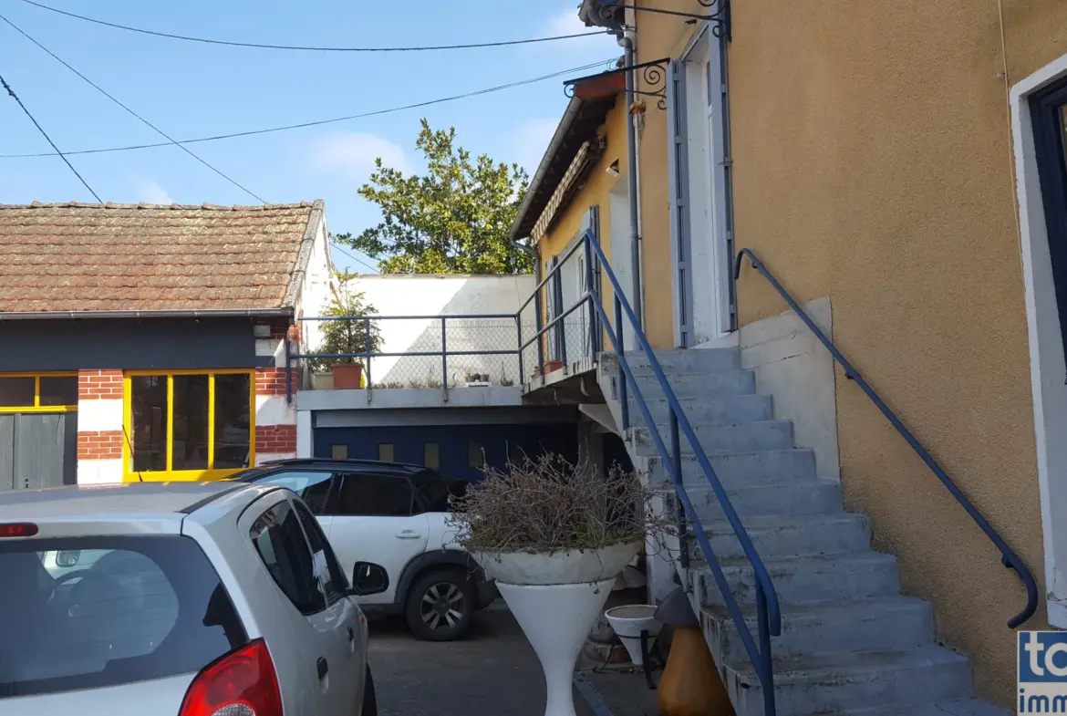 Immeuble mixte de 500 m² à Saint Saud Lacoussière - 5 chambres 
