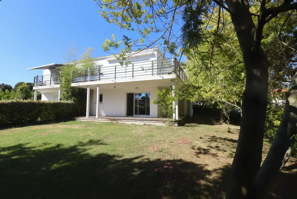 Appartement à vendre à Meschers-sur-Gironde avec 2 chambres et jardin 