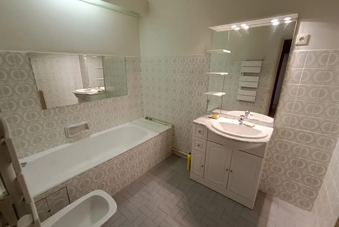 À vendre : Appartement T3 avec vue sur le port de Toulon 