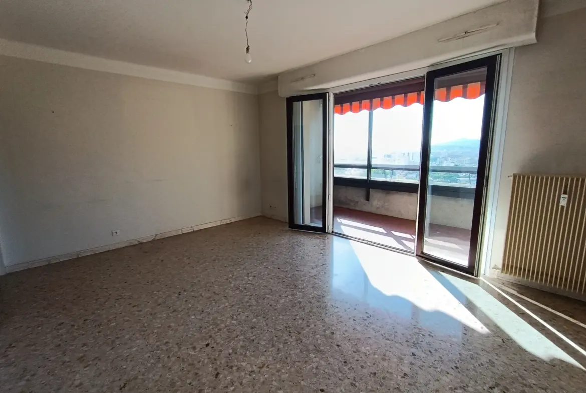 À vendre : Appartement T3 avec vue sur le port de Toulon 